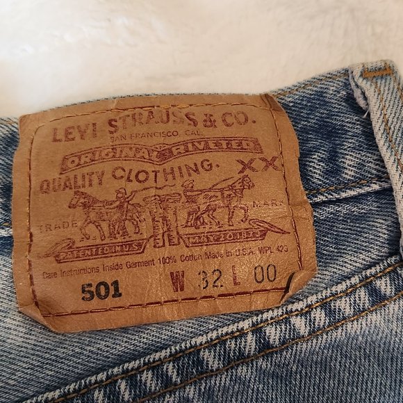 Levi 501 Shorts - Picture 3 of 4